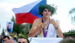 Jaroslav Kulhavý se zlatou olympijskou medailí.
