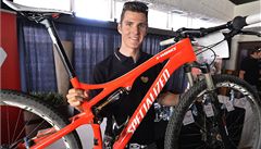 Jaroslav Kulhavý se zlatou olympijskou medailí.