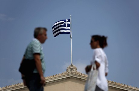 Řecká vlajka na parlamentu v Aténách