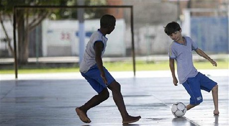 Gabriel hraje fotbal i bez chodidel