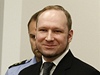 Píetný. Vyslechl si Breivik verdikt norského soudu. 