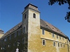 Mošoňský hrad je čtvercovitý