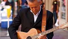 Hvzdou Kytary nap nry bude virtuos a bavi Tommy Emmanuel