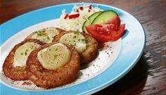 Domácí bramborá�ky se zape�enými olomouckými tvar��ky.