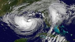 Satelitní snímek bou�e Isaac mí�ící p�ímo na New Orleans 