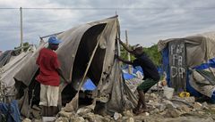 Mnozí Haiťané žijí od zemětřesení v roce 2010 ve stanech. Ty jim teď poničila tropická bouře Isaac. | na serveru Lidovky.cz | aktuální zprávy