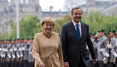 Nmecká kancléka Angela Merkelová s eckým premiérem Antonisem Samarasem ped budovou berlínského kancléství