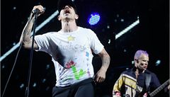 Koncert ped více ne 20.000 diváky zahájila skladba Monarchy of Roses z nového alba I'm With You, jemu je ureno aktuální turné jedné z nejpopulárnjích rockových kapel souasnosti. 