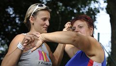 Ludmila �potáková (vpravo) se zú�astnila závodu pod dohledem své dcery Barbory