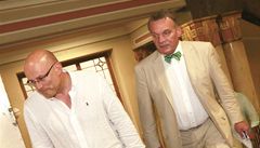 Primátor Bohuslav Svoboda p�ichází na jednání zastupitel� ODS.