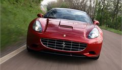 Ferrari pro kad den: nov model California