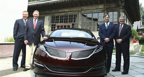 Americký Ford zane v ín prodávat luxusní vozy Lincoln 