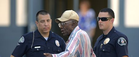 Policie identifikovala idie jako Prestona Cartera, kterému bude za týden 101 let.