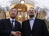 Pedseda íránského parlamentu Ali Laridání si potásá rukou s generálním tajemníkem OSN Pan Ki-munem