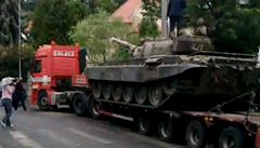 Slovenský poslanec zaparkoval tank u Biakovy vily