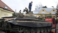 Slovenský poslanec zaparkoval tank u Biakovy vily