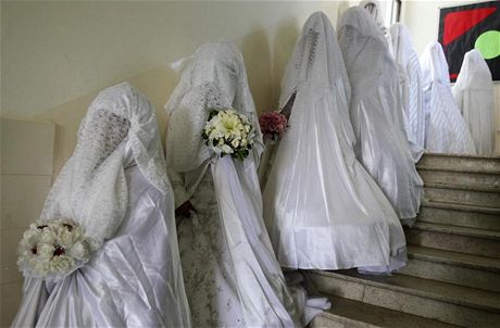 Nevsty na hromadné svatb (ilustraní foto)