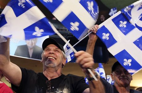 Pedasné volby v kanadské provincii Quebec vyhrála Quebecká strana, která usiluje o samostatnost této peván frankofonní provincie.
