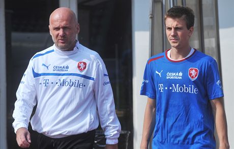 Trenér eské reprezentace Michal Bílek (vlevo) a fotbalista Vladimír Darida