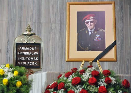Poheb generála Tomáe Sedláka v Národním památníku na praském Vítkov.