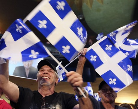 Pedasné volby v kanadské provincii Quebec vyhrála Quebecká strana, která usiluje o samostatnost této peván frankofonní provincie.