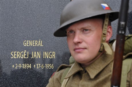 Ve Vlkoši pohřbili ostatky generála Ingra.