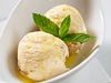 Olivový olej tu dávají i k domácí vanilkové zmrzlin.