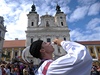  Nejvtí pehlídka tradiní lidové kultury Slovácka, které se úastní tisíce krojovaných lidí a která kadoron do Uherského Hradit piláká kolem 50.000 návtvník, potrvá do nedle. 