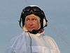Prezident Putin se prý s deltaplánem uil létat pldruhého roku.