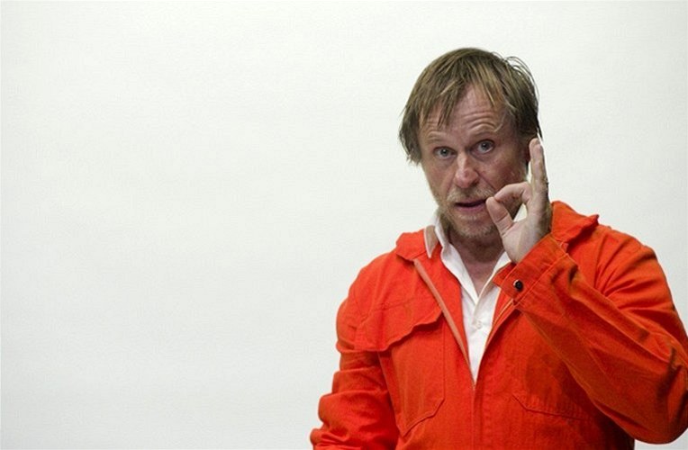 Karel Roden a Sam - jedna z posledních derniér Divadla Komedie
