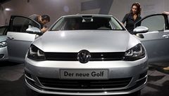 Volkswagen v listopadu zvil prodej voz se znakou VW 