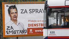 Na nkterých pedvolebních plakátech pro prezidentské a krajské volby se v Olomouci objevila u hlav politik tykadla. Ta, za která nastoupil do vzení idi dopravního podniku Olomouce Roman Smetana.