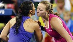 eská tenistka Petra Kvitová (vpravo) a Francouzka Marion Bartoliová