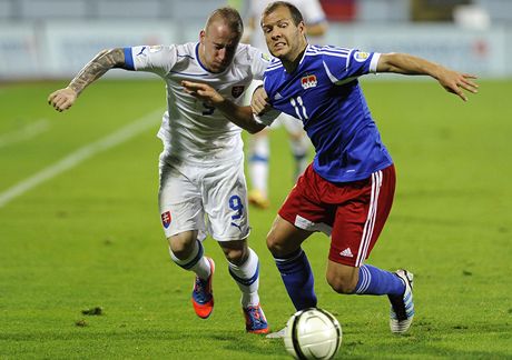 Slovensk fotbalista Miroslav Stoch a Franz Burgmeier z Lichtentejnska