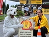 'Kdo jinému jámu vrtá, sám do ní shell,' protestovali aktivisté Greenpeace proti tb ropy v Arktid.