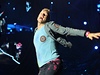 Zpvák Chris Martin pedvádl zajímavé tanení kreace