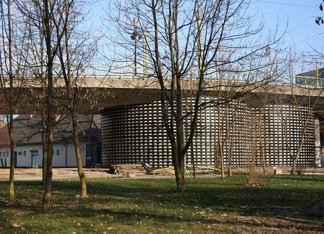 Roku 2009 doplnil areál Stanice multifunk�ní objekt S2. Jeho sál od té doby hostil stovky kulturních akcí.