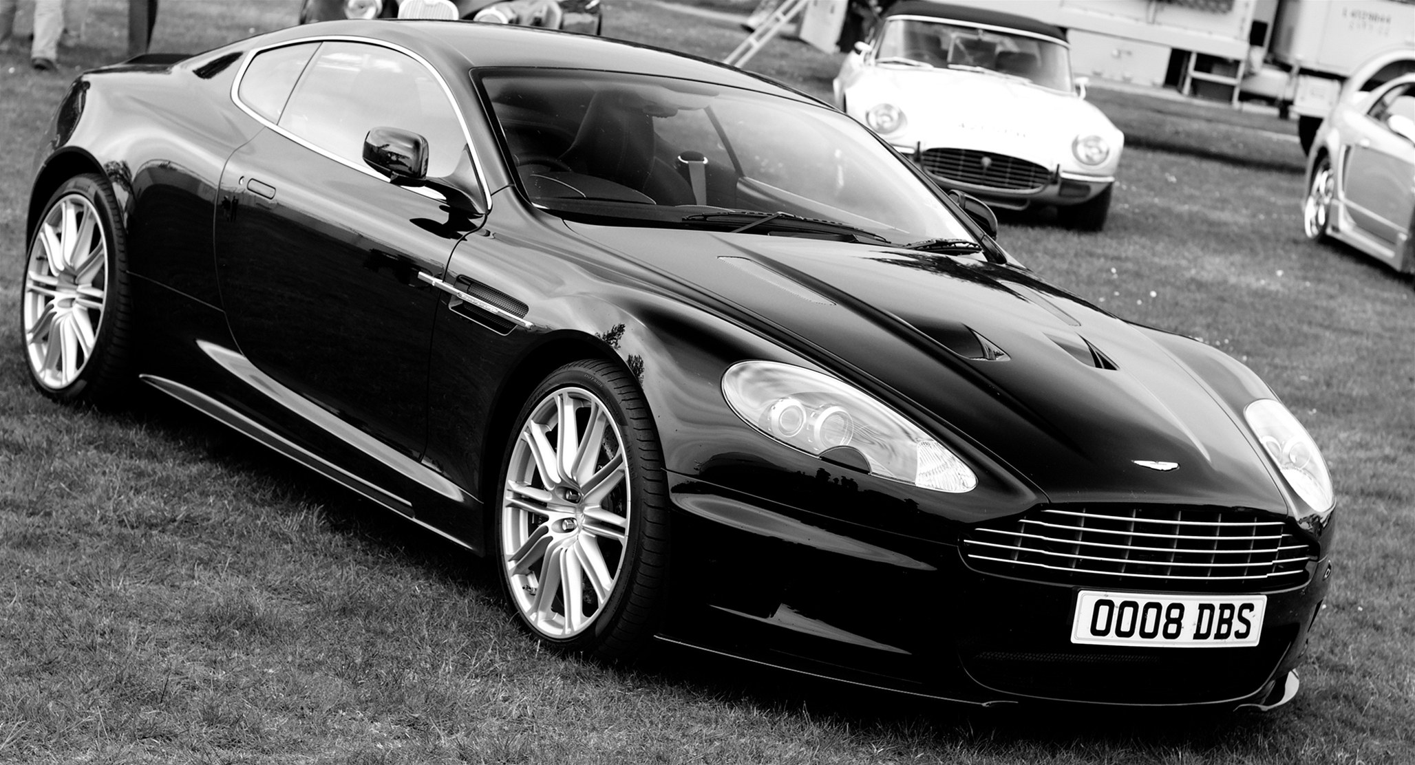 Aston Martin V12 DBS