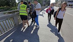 Po vyhlá�ení prohibice v �R se na �esko-polské hranici v �eské T�ín� objevila polská celní slu�ba která kontrolovala namátkov� v�echny lidi vstupující do Polska zda nenesou n�jaký alkohol. 