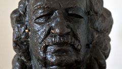 Otvírací busta Ladislava Smoljaka od socha�e Vladimíra Preclíka