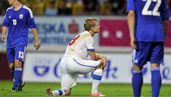 Pípravné fotbalové utkání R - Finsko. Zleva Kari Arkivuo z Finska, eský reprezentant Matj Vydra a Jukka Raitala z Finska