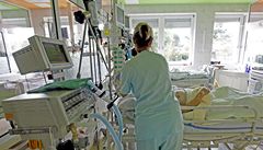 Ve zlínské nemocnici na jednotce ARO bojují o životy pacientů