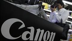 Canon a Panasonic zastavuj kvli nepokojm v n vrobu