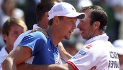 Tomá� Berdych (vlevo) a Radek �t�pánek slaví postup do finále