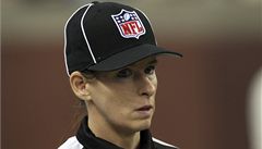 Shannon Eastinová je první enskou rozhodí v NFL.