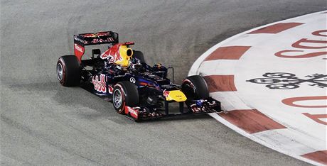 Vettel pi noním závodu v Singapuru.