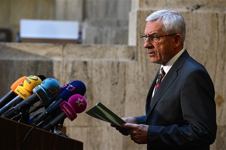 Ministr Leoš Heger oficiálně zmírnil opatření prohibice.