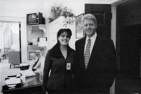 Monica Lewinská s Billem Clintonem na oficiálním snímku z roku 1995