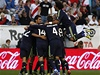 Fotbalista Realu Madrid Marcelo skáe na radující se spoluhráe