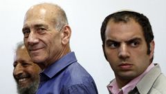 Izraelsk expremir Olmert dostal za korupci podmnku